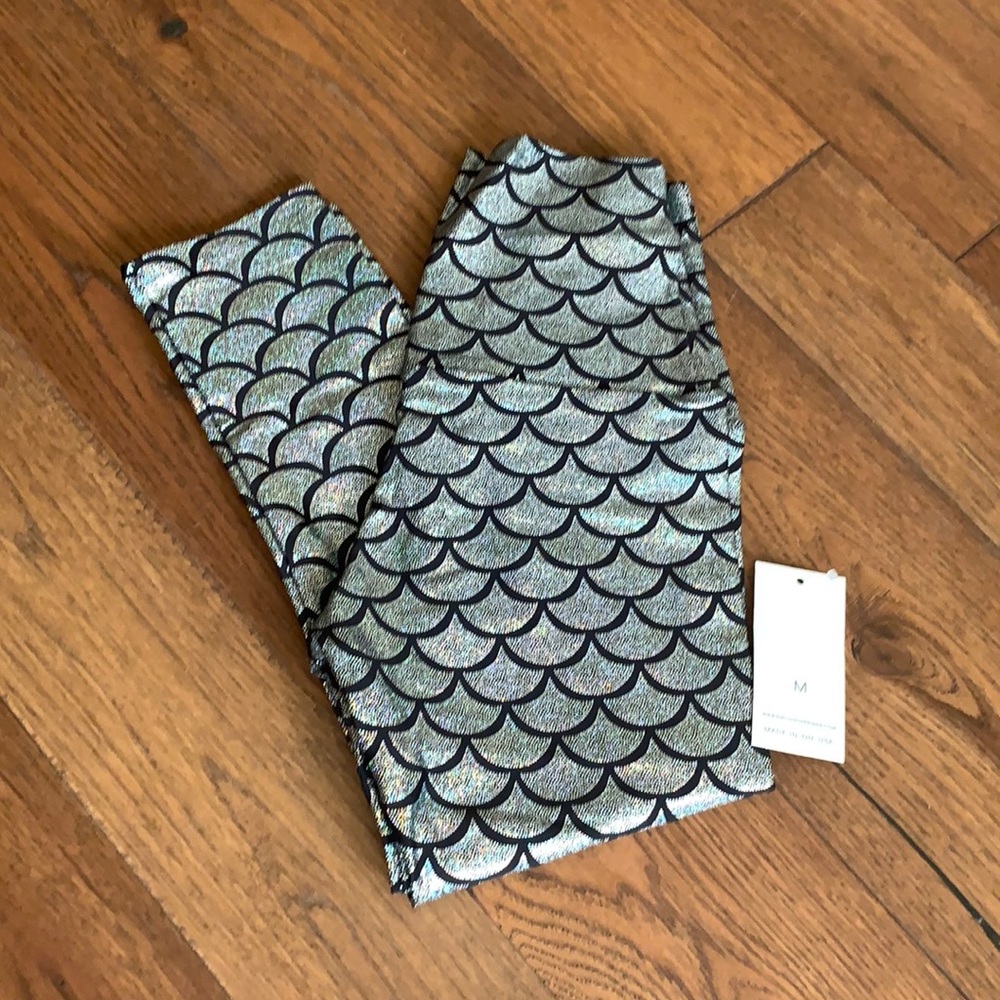 Emily Hsu yoga leggings